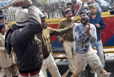 Police lathi-charge on BPSC candidates in Patna