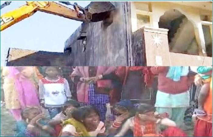 बदमाश रघुवीर के तीन मंजिला मकान पर निगम ने चलाया बुलडोजर