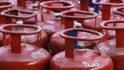 Inflation hits common man on first day of December, gas cylinder prices rise