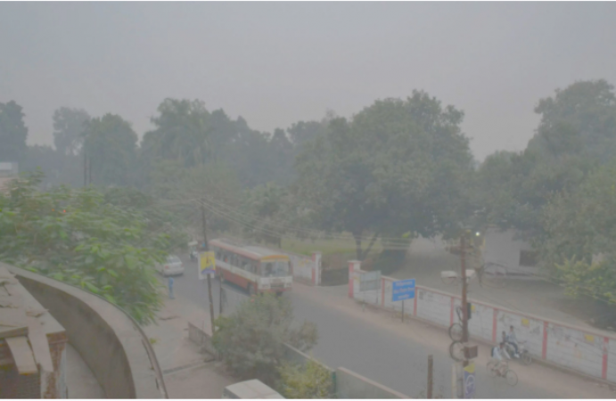 Delhi: Slow winds, fog keep air pollution in severe zone