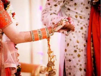 Wife wants to go Switzerland but husband took Darjeeling, divorce filed