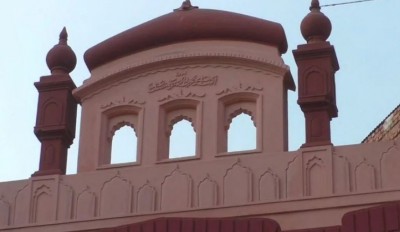 काशी विश्वनाथ कॉरिडोरः PM मोदी के दौरे से पहले 'गेरुआ' रंग में रंगी मस्जिद, मचा बवाल