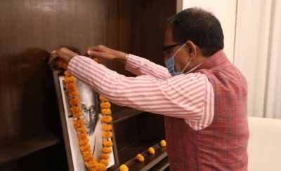 CM Shivraj bows to Chakraborty Rajagopalachari on his birth anniversary