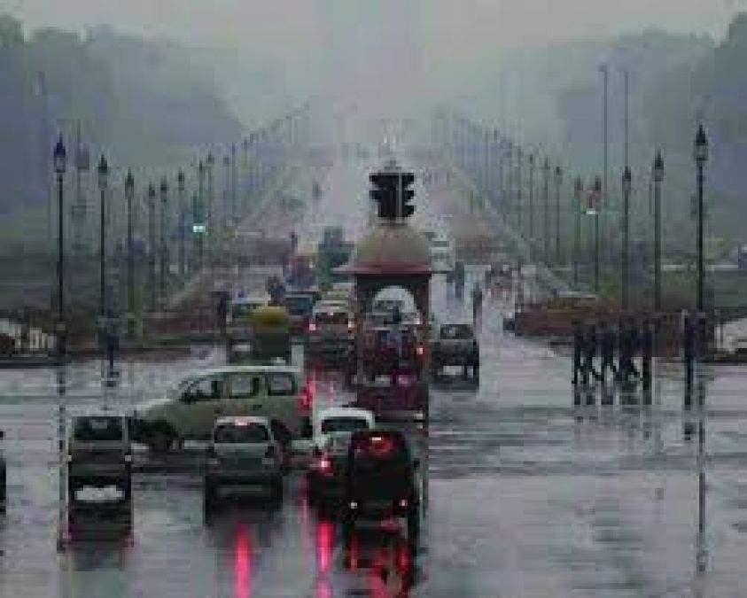 दिल्ली में बारिश ने तोड़ा रिकॉर्ड, प्रदूषण के स्तर में भी आई कमी