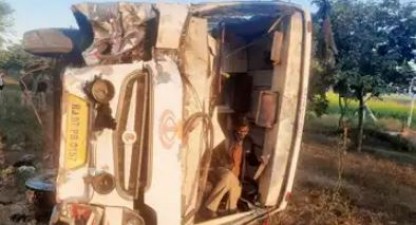 फिरोजाबाद: आगरा-लखनऊ एक्सप्रेस-वे पर पलटी बस, 6 यात्रियों की मौत