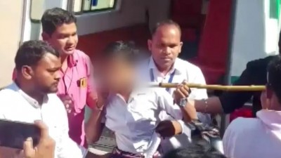 Spear pierced student's neck, everyone was stunned to see