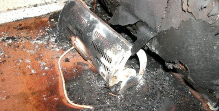 Avoid HEATERS in winter! Fire breaks out in house with explosion