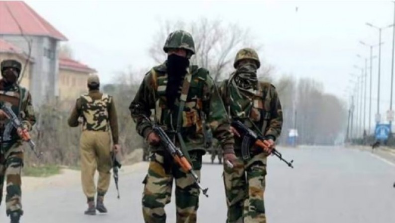 Terrorists again shoot dead a policeman in Jammu and Kashmir, admitted to hospital