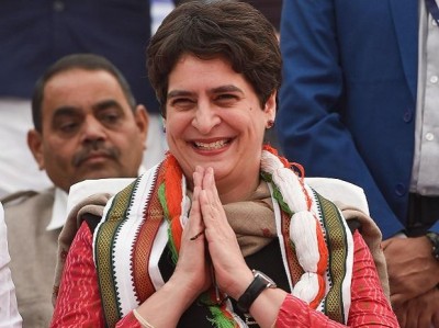 Priyanka Gandhi surrounds government on the ban of these veteran leaders of Jammu and Kashmir