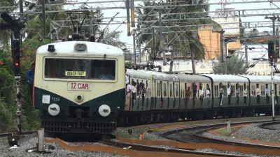 Mumbai: Three passengers fell from local train, 1 died 2 seriously injured