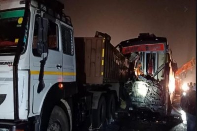 Bus and truck collided, 16 people died on the spot and others injured
