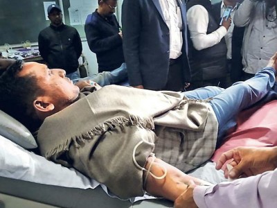 Seeing the condition of patient, Health Minister gives his blood