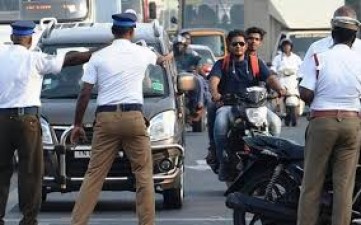 The double standards of the traffic police, sparing officials who violate rules