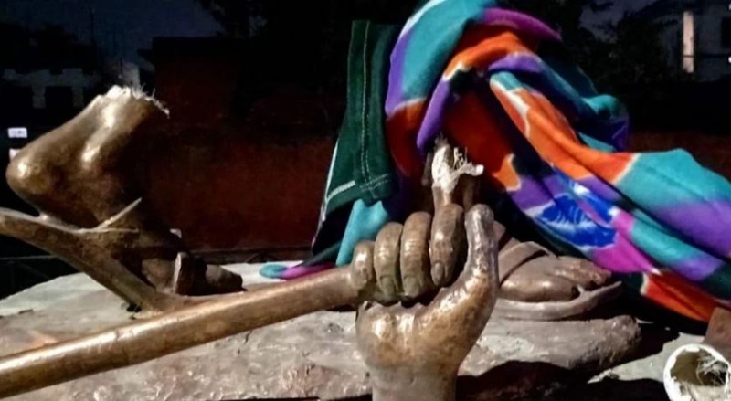 Mahatma Gandhi's statue vandalized in Bihar, furious people created a ruckus