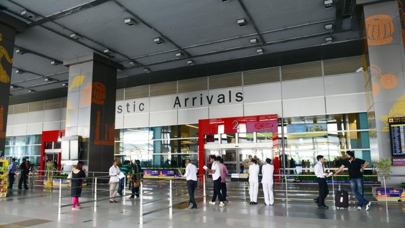 Passenger fainted at Kolkata airport, employees saved his life in this way