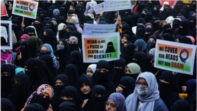 हिजाब विवाद: कर्नाटक के 9 जिलों में धारा 144 लागू, रैली-प्रदर्शन सहित कई चीज़ों की बैन