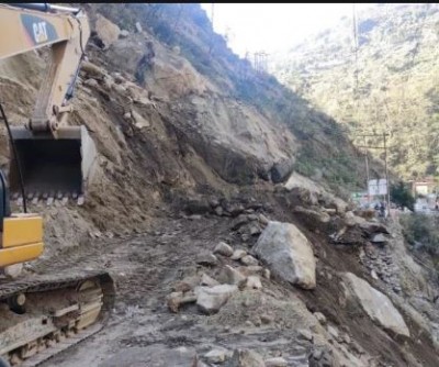 Landslide strikes Badrinath, road closed due to debris on highway