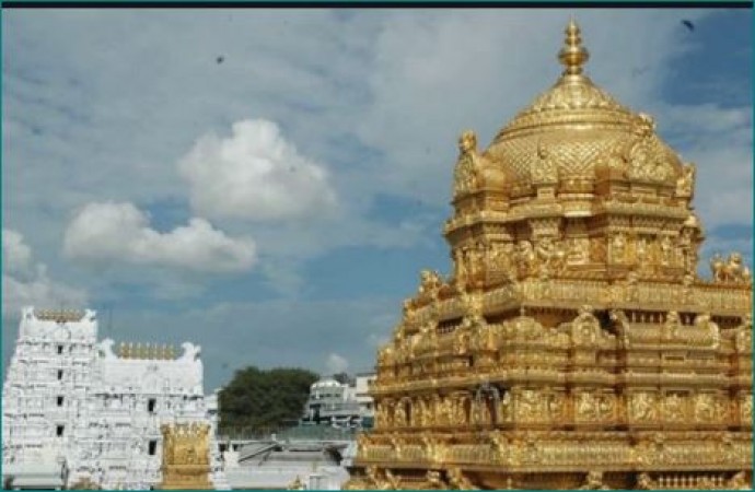 भक्त ने मंदिर में चढ़ाये 2 करोड़ के सोने के शंख और चक्र, कोरोना काल में मांगी थी मन्नत