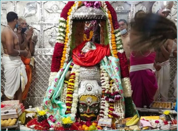మహాకలేశ్వర్ ఆలయంలో సంవత్సరంలో మొదటి రోజు 8000 మంది భక్తులు బాబా మహాకల్ సందర్శించారు