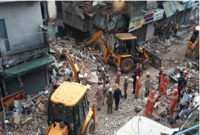 दिल्ली में मकान गिरने से हुआ बड़ा हादसा, 2 लोगों की दर्दनाक मौत