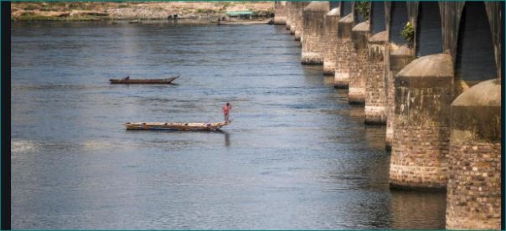 బార్వా: నర్మదా నదిలో పడవ బోల్తా పడి 7 మందిని రక్షించారు
