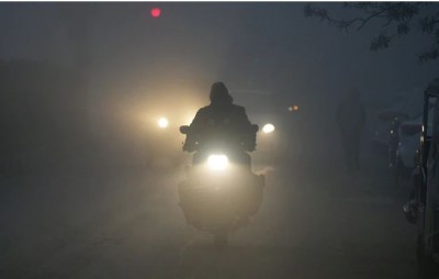 दिल्ली में कोहरे ने लगाया कर्फ्यू, धुंध इतनी कि 25 मीटर दूर देखना भी मुश्किल
