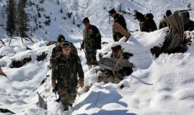 जम्मू कश्मीर के माछिल सेक्टर में दुखद हादसा, बर्फीली खाई में गिरने से JCO समेत 3 जवान शहीद
