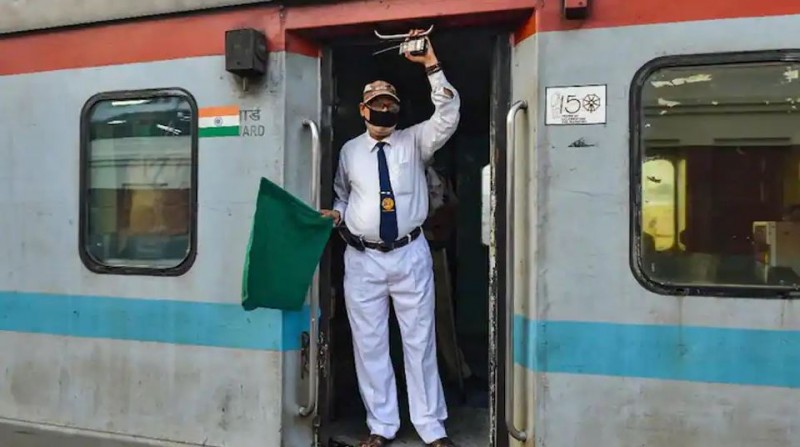 भारतीय रेलवे ने उठाया बड़ा कदम, अब ट्रेनों में अब नहीं होंगे गार्ड