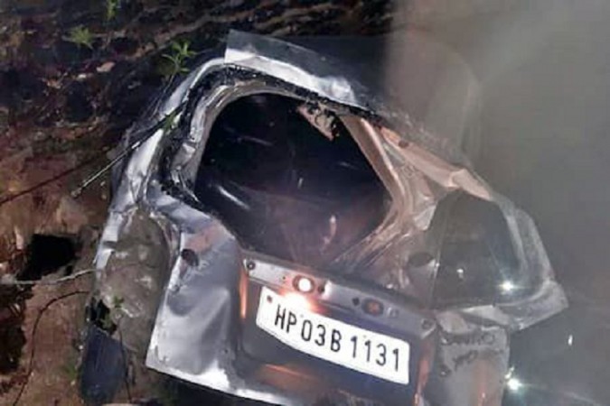 शिमला में दर्दनाक हादसा, अनियंत्रित होकर खाई में गिरी कार, दो युवकों की मौत