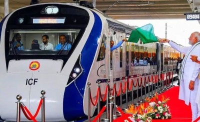 आंध्र प्रदेश और तेलंगाना को जोड़ेगी 8वीं वंदे भारत एक्सप्रेस, पीएम मोदी ने दिखाई हरी झंडी