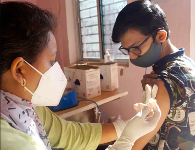 वैक्सीनेशन के एक वर्ष हुए पूरे, जानिए उत्तरप्रदेश में कितने लोगों का हुआ टीकाकरण