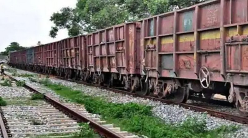 Major train accident in Rajasthan, 14 coaches of goods train derailed, many trains cancelled