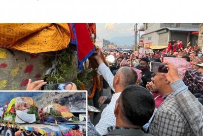 People flocked to touch stone being brought from Nepal for statue of 'Ramlala'