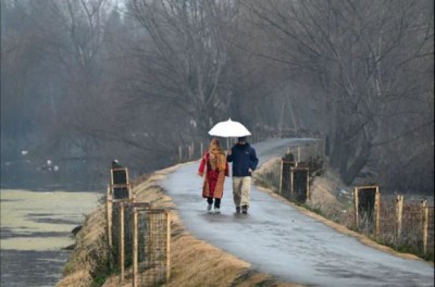 दिल्ली-NCR में बारिश, कश्मीर-हिमाचल में बर्फ़बारी.., जानिए आपके राज्य में कैसा रहेगा मौसम