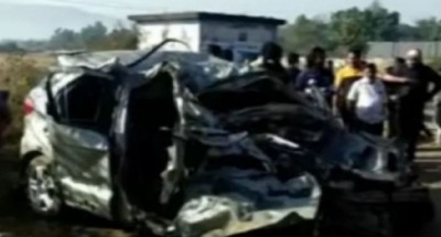 पुणे-मुंबई नेशनल हाइवे पर भयंकर हादसे में कार चकनाचूर, कई लोगों की मौत