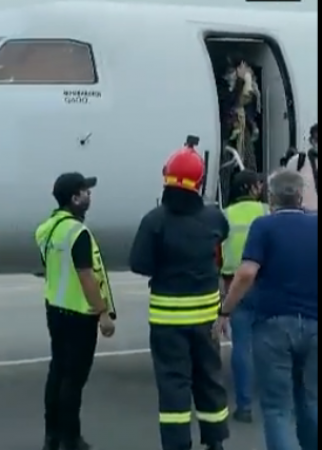 विमान में अचानक निकलने लगा धुंआ, सामने आया भयावह VIDEO