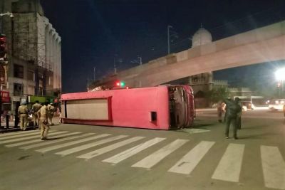 RTC bus overturns at Hyderabad's MJ Market, 5 injured