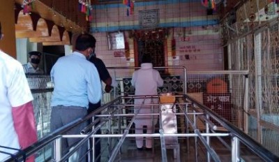 गुरु पूर्णिमा पर पीतांबरा मंदिर में सुबह से भक्तों का लगा तांता