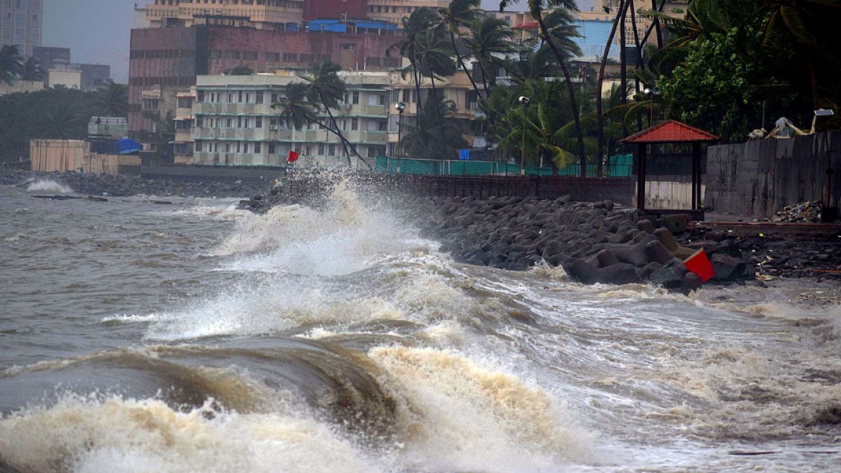 Heavy rains feared again in Mumbai, Met Office warns of high tide!