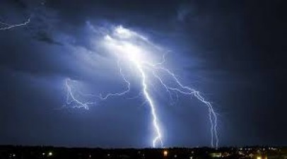 Lightning strikes in UP and Bihar, 315 died