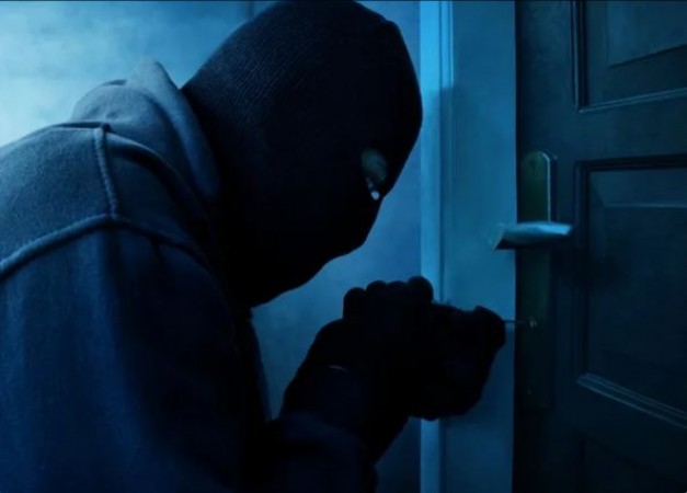 वफादार चोर: पुलिसवाले के घर चोरी कर छोड़ी चिट्ठी- 'दोस्त की जान बचानी है, पैसे जल्द लौटा दूंगा'