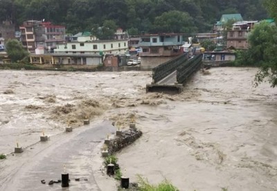 6 पुल बहे, 8 लोगों की मौत, 4 राष्ट्रीय राजमार्ग सहित 800 सड़कें बंद.., हिमाचल में बारिश का रौद्र रूप