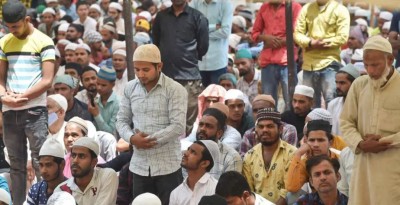 कानपुर: सड़क पर नमाज पढ़ने से रोका तो पुलिस से उलझे लोग