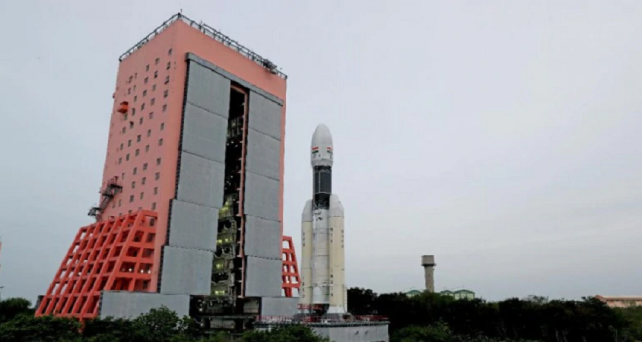 Chandrayaan-2 launches only three days left, first time an aircraft will land at the south pole of the moon