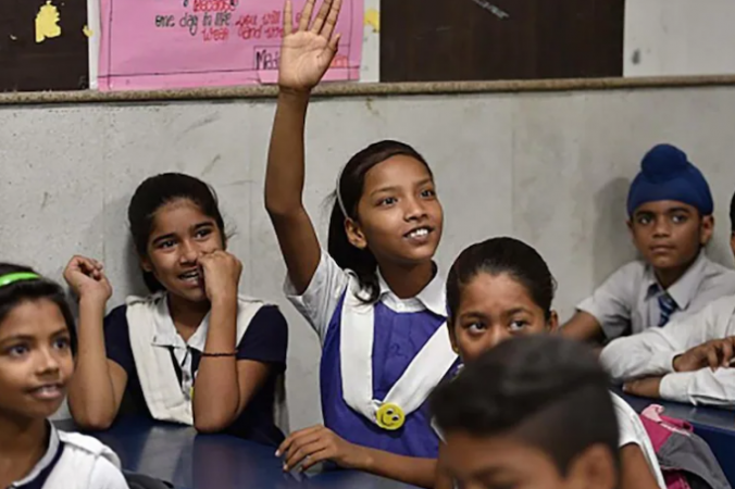 हेमंत सोरेन के राज़ में झारखण्ड में  सरकारी स्कूल में बच्चो को पढाई  जा रही उर्दू