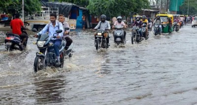 भारी बारिश ने मचाई तबाही, गुजरात में 63 की मौत तो MP-महाराष्ट्र में भी बिगड़े हालात