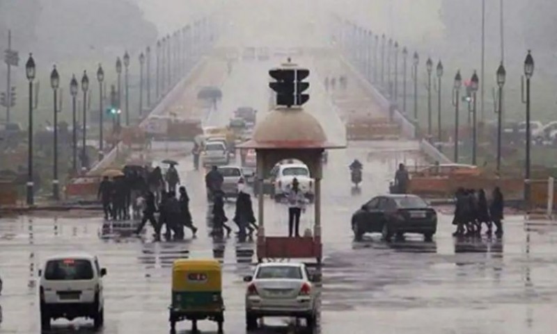 ख़त्म हुआ इंतज़ार, एक घंटे की बारिश में ही लबालब हुई दिल्ली, सड़कों पर जमा हुआ पानी