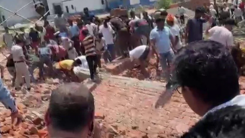 दिल्ली में निर्माणाधीन ईमारत की दीवार गिरी, 5 मजदूरों की मौके पर मौत, कई मलबे में दबे