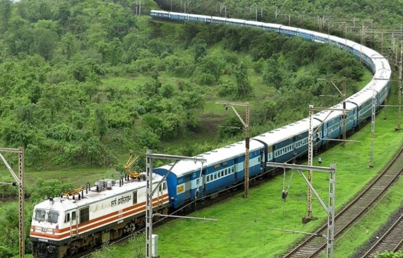 భారతీయ రైల్వేలో జరుగుతున్న చారిత్రక మార్పులు, 42 నెలల్లో 'కొత్త రూపం' తెలుస్తుంది