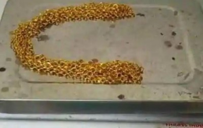 केरल कस्टम अफसरों ने महिला यात्री के पास से बरामद की 24K की सोने की जंजीर